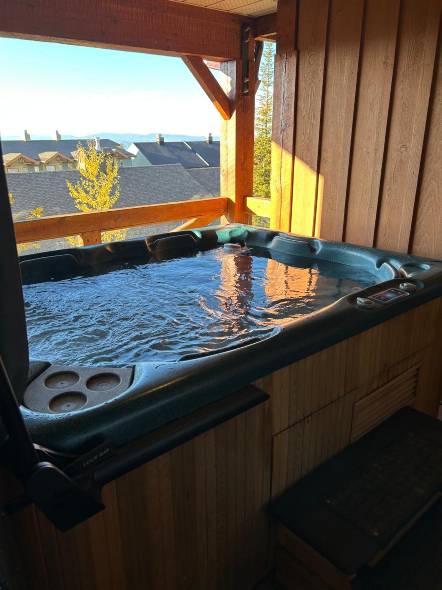 3 Bedroom 3 Bath Ski In Ski Out With Private Hot Tub Big White Ski Resort Exterior foto
