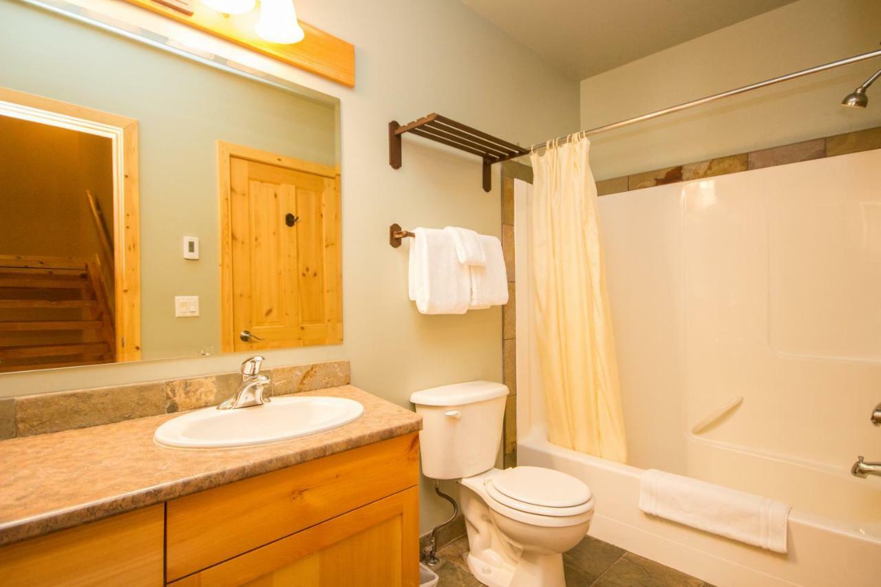 3 Bedroom 3 Bath Ski In Ski Out With Private Hot Tub Big White Ski Resort Exterior foto